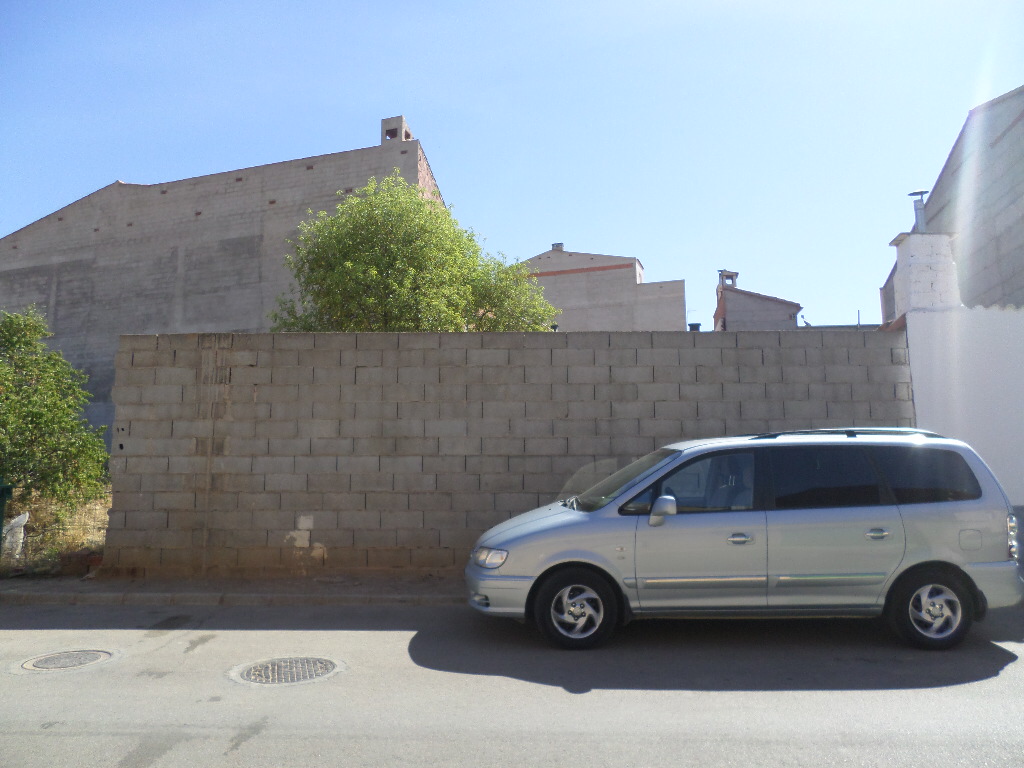 SOLAR EDIFICABLE EN PASEO DE LAS MORERAS.