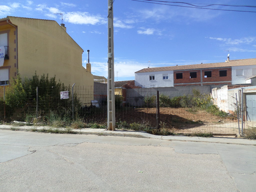 VENTA SOLAR URBANIZABLE, UBICADO EN UNA CALLE CON GRAN AMPLITUD.