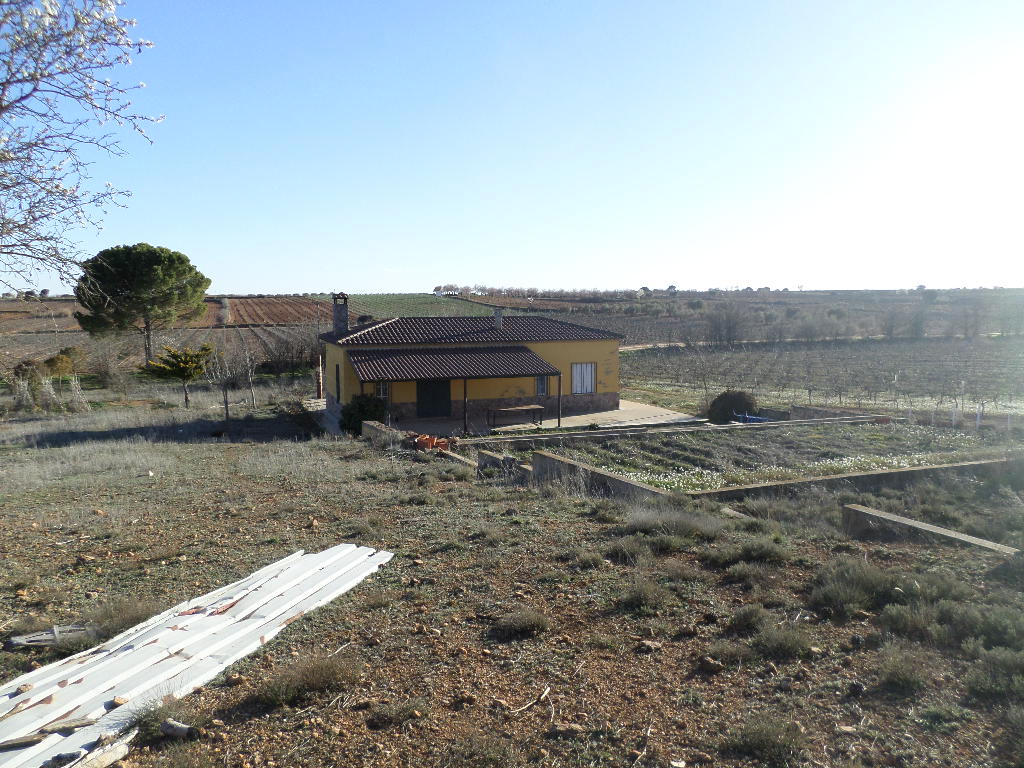 VENTA CASA DE CAMPO HECHA CON MATERIALES DE CALIDAD + GRAN PARCELA CON