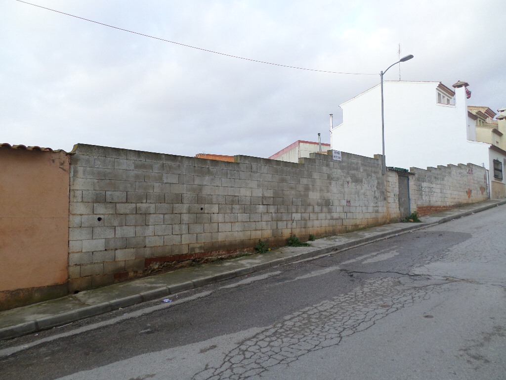 VENTA SOLAR URBANO CON GRAN CANTIDAD DE METROS,HACIA 2 CALLES, Y CON POSIBILIDAD DE SEGREGACIÓN.