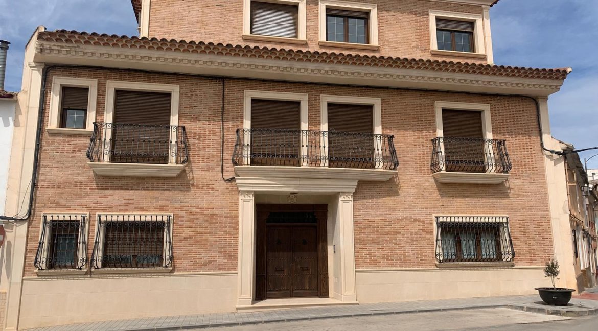 Fachada sin coches