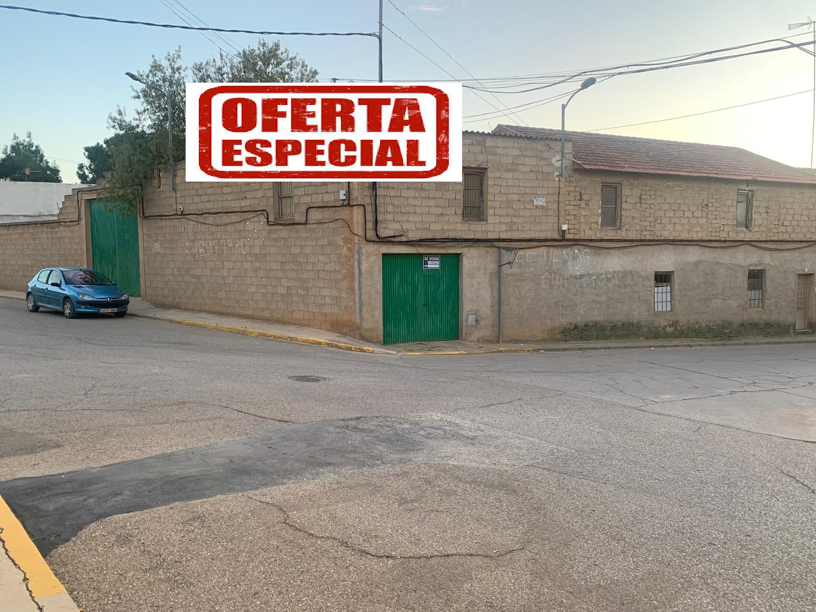 VENTA GRAN SOLAR URBANO HACIA 2 CALLES, PORCHE CUBIERTO, Y GRAN PATIO.