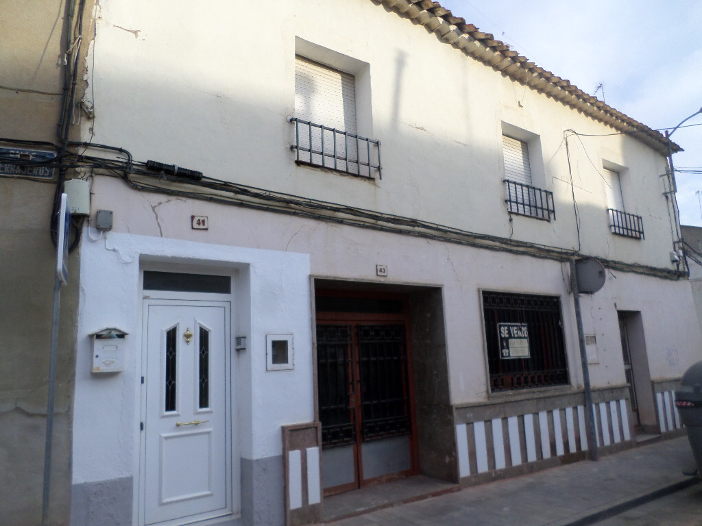 VENTA LOCAL CÉNTRICO (ECONÓMICO) PARA REFORMAR.