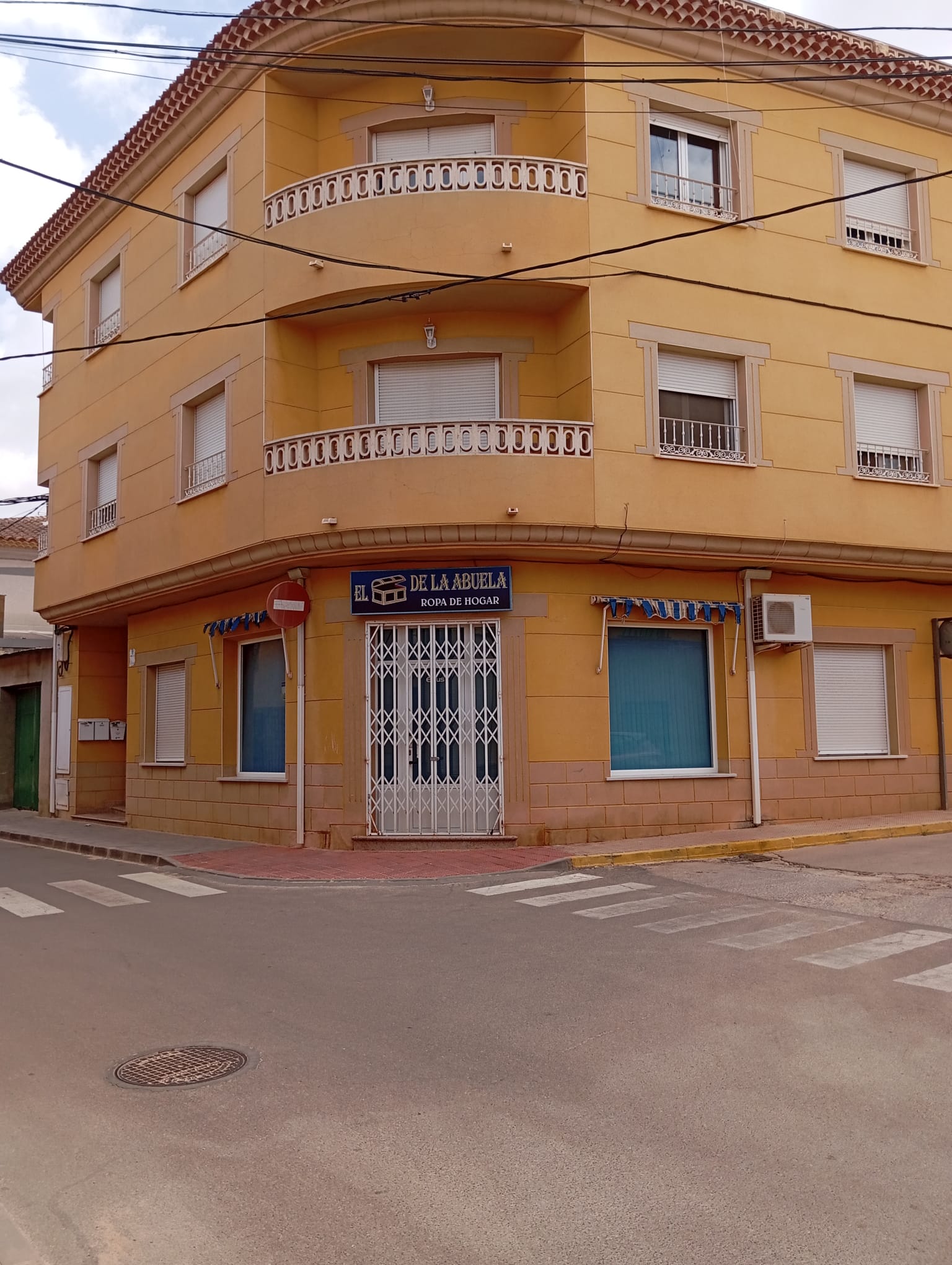 VENTA 2º PISO SUPER AMPLIO, TODO CON VENTANAS Y MUY CERQUITA DEL CENTRO.