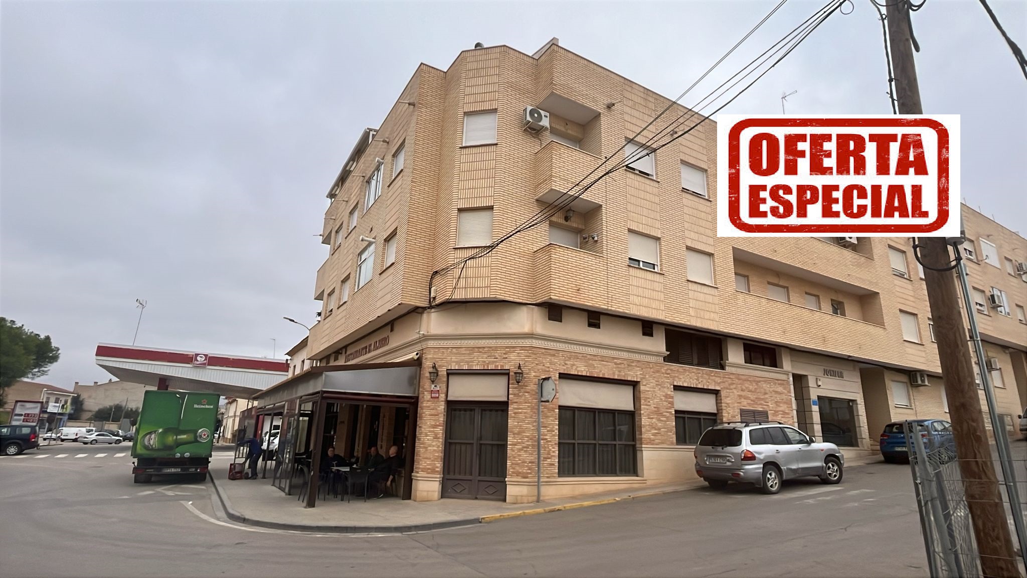 VENTA ÁTICO CON GRAN TERRAZA, PLAZA DE GARAJE, TRASTERO Y ASCENSOR.
