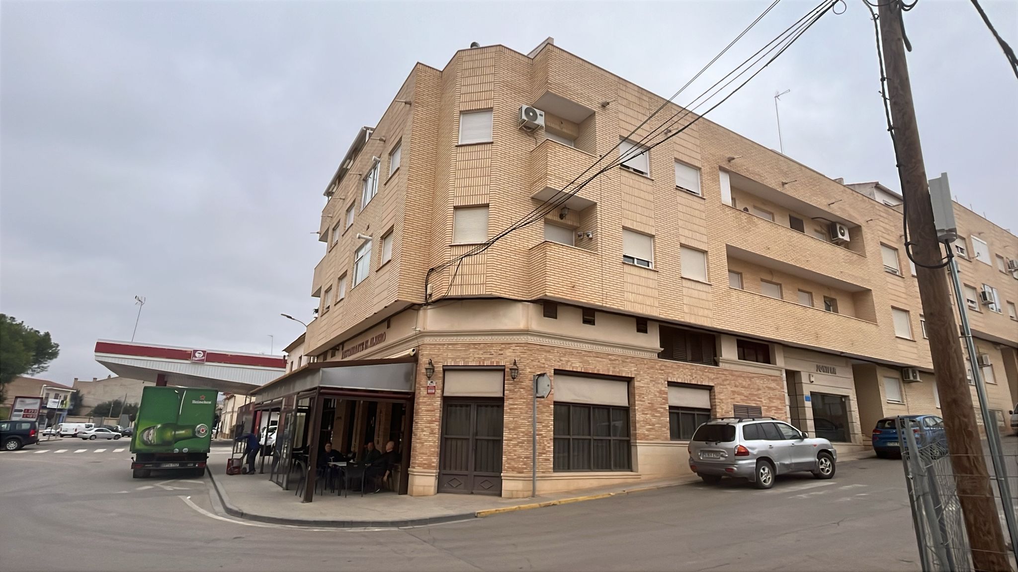 VENTA ÁTICO CON GRAN TERRAZA, PLAZA DE GARAJE, TRASTERO Y ASCENSOR.